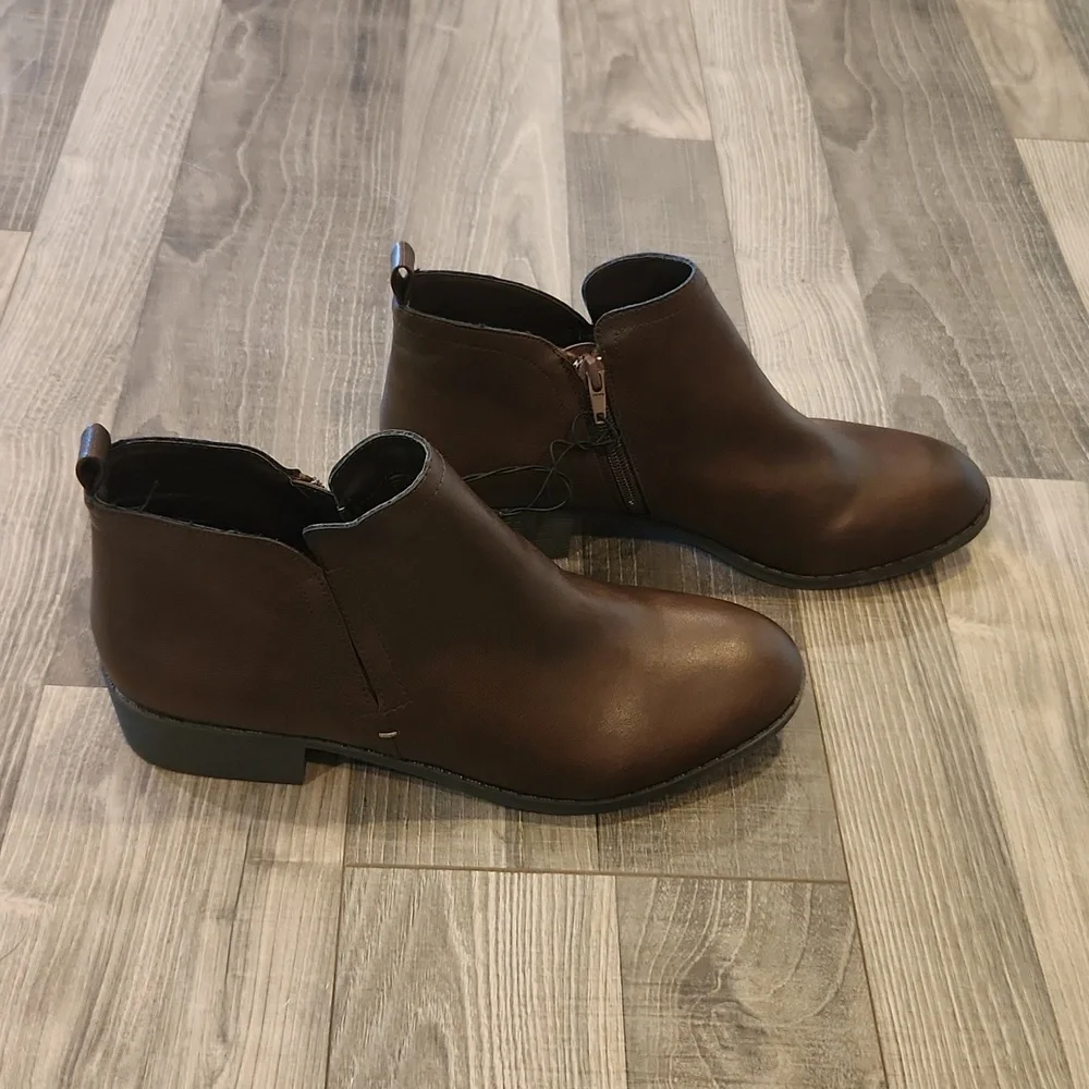 American Rag Cadee Ankle Bootie in‎ Brown Size 10